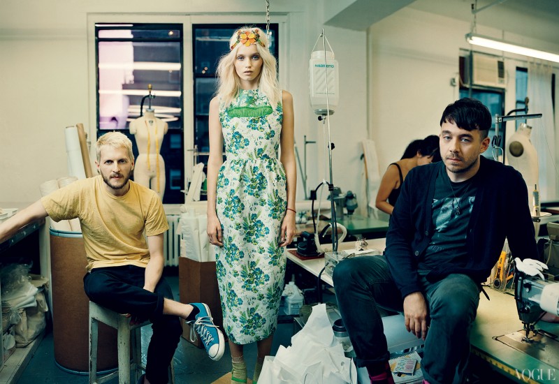 0-creatures-of-the-wind-holding_142745750546