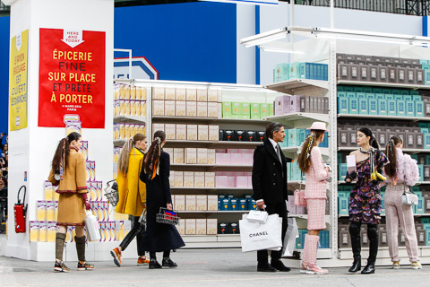 CHANEL FALL WI '14 COLLECTION GROCERY STORE PRESENTATION