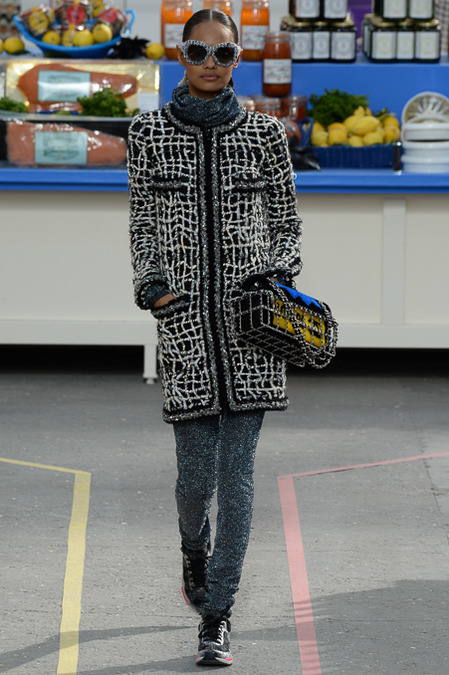 CHANEL FALL WI '14 COLLECTION GROCERY STORE PRESENTATION