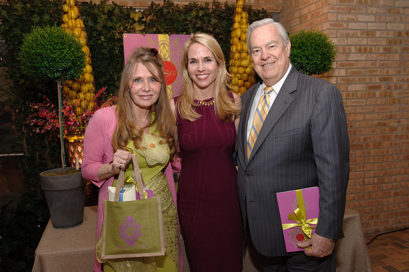 Antiques & Garden Fair Preview Evening Fair Co-Producer Donna La Pietra, Mettawa, The Scout Guide's Meredith Wood-Prince, Chicago, Bill Kurtis, Mettawa