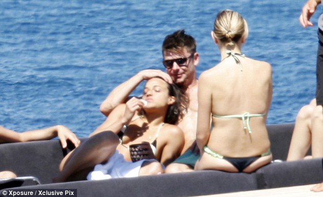 article-2683108-1F7356CB00000578-811_634x387