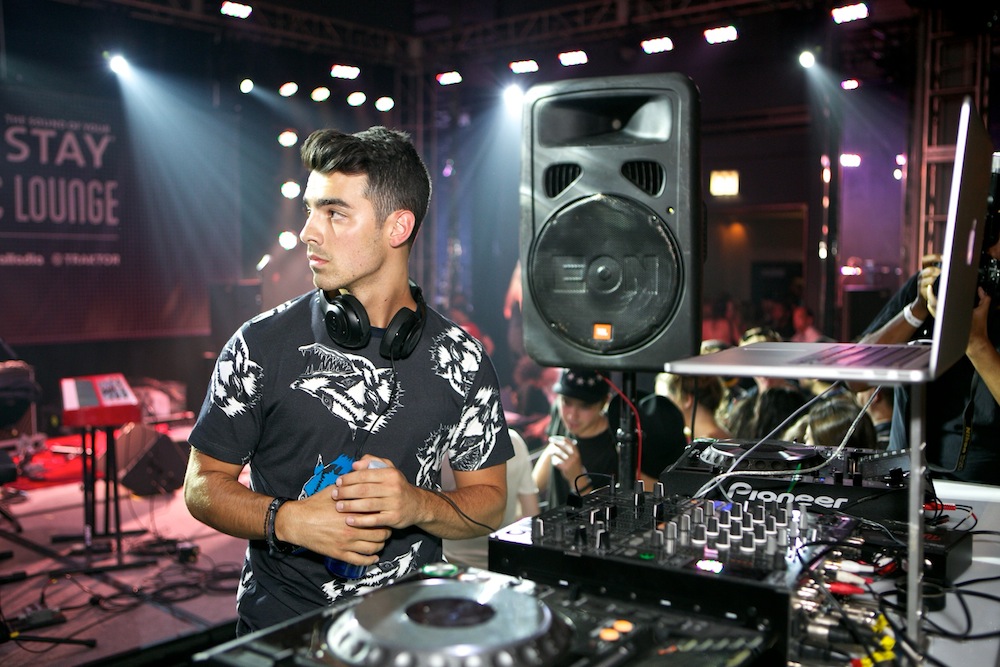 Joe Jonas 4