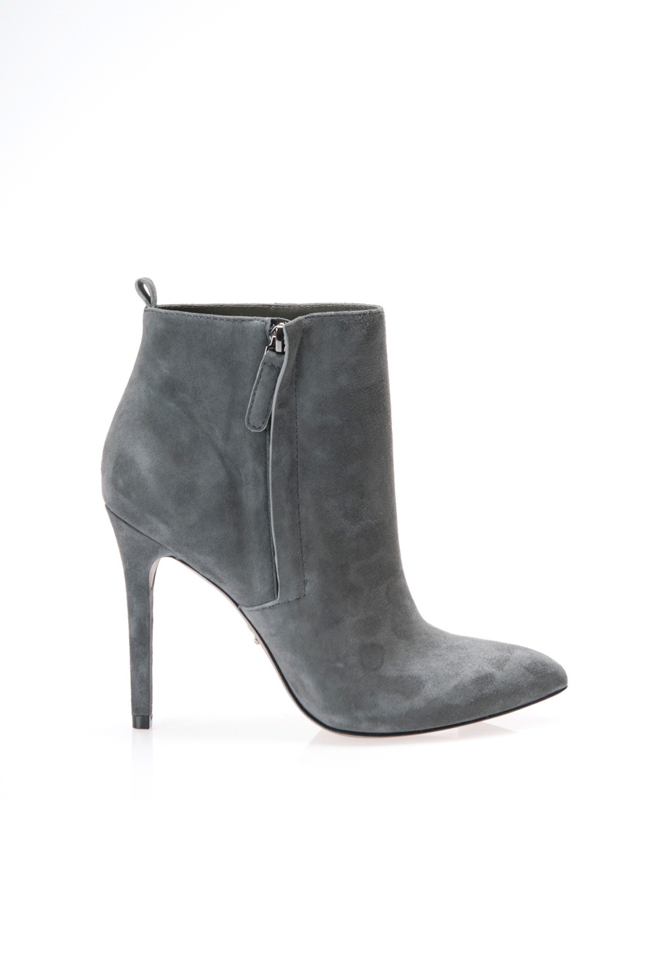 Cameron-Diaz-7-Vogue-9Sept14-pr_b