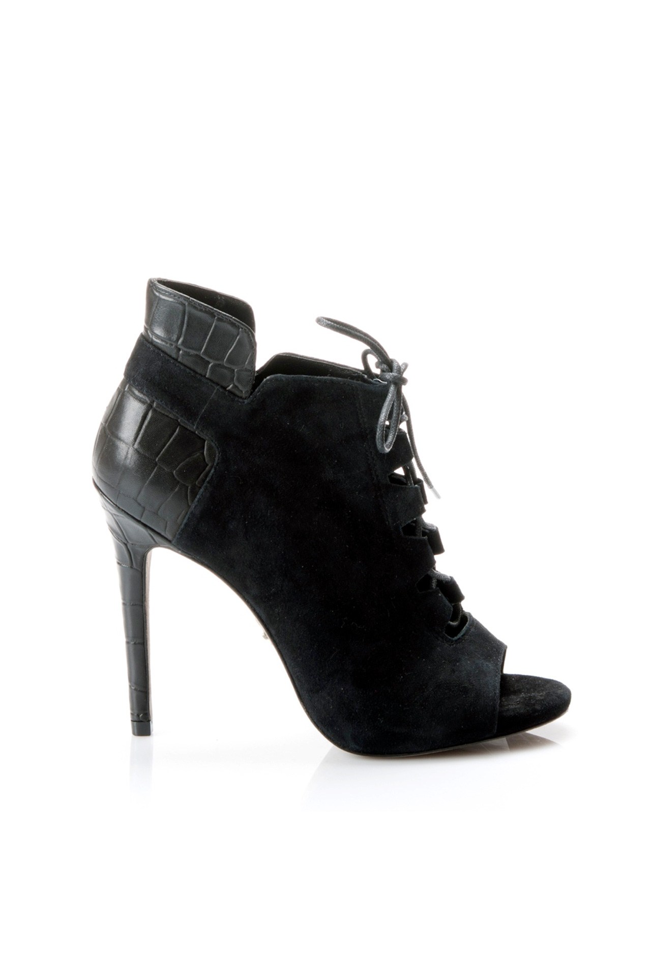 Cameron-Diaz-9-Vogue-9Sept14-pr_b