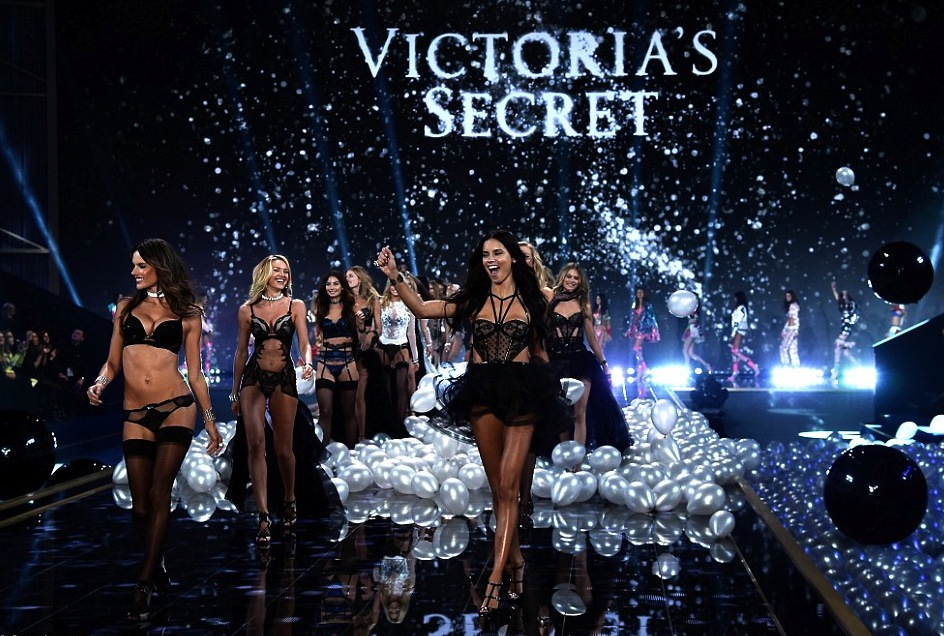 VS SECRET SHOW LONDON-13