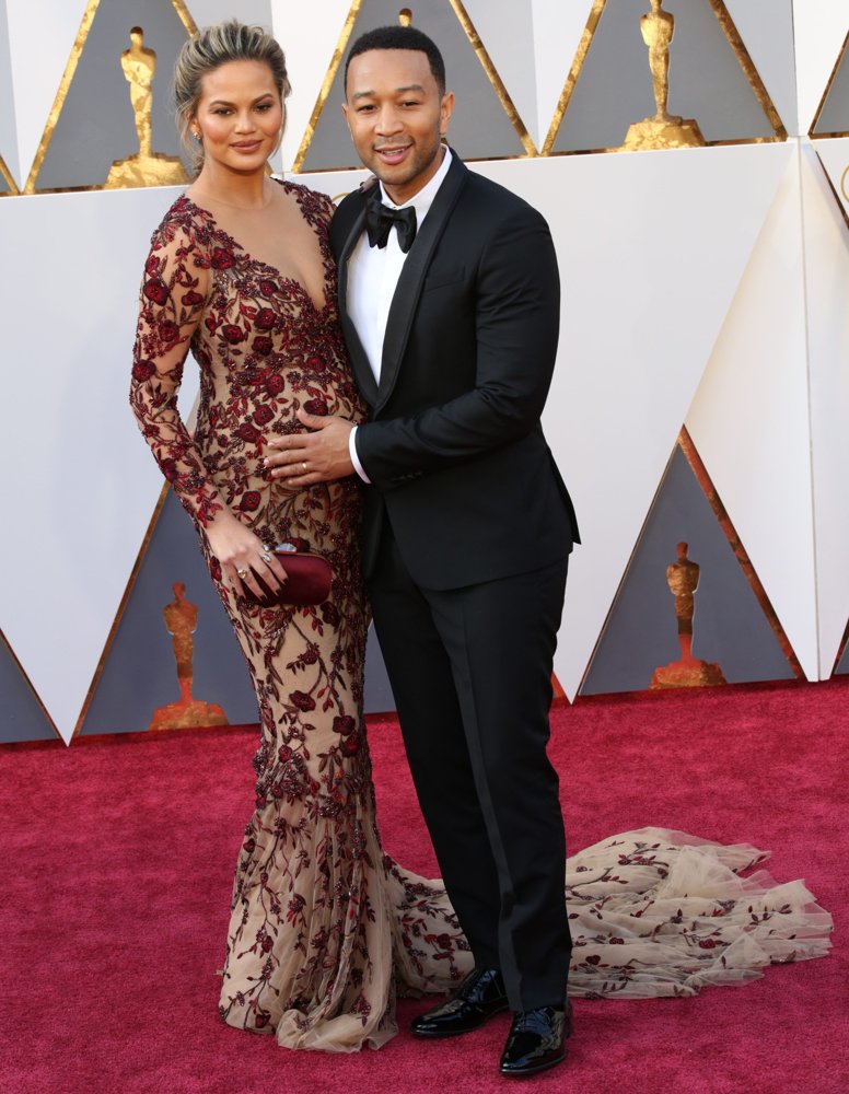 Chrissy-teigen-john-legend-88th-annual-academy-awards-01