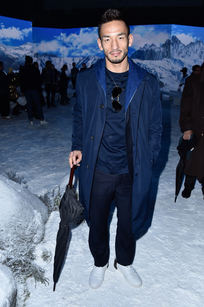 Moncler+Gamme+Rouge+Front+Row+Paris+Fashion+Hidetoshi Nakata