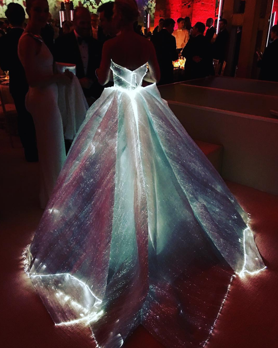 met-gala-claire-danes-glow-in-the-dark-dress-zac-posen-MET-GALA-zac posen.jpg_1