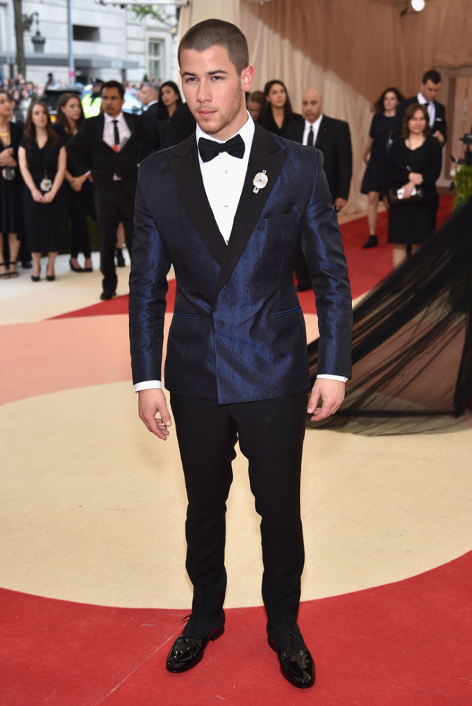 nick-jonas-met-gala-2016_manus-machina